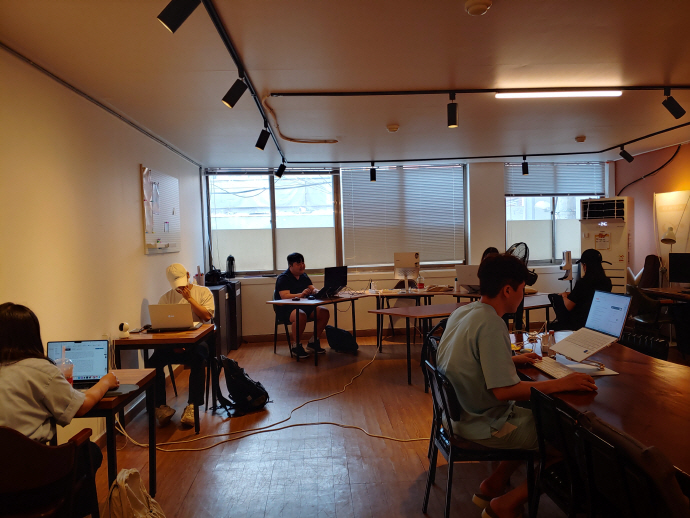 지방에서 취업 대신 창작을 택한 청년 작가가 가진 힘